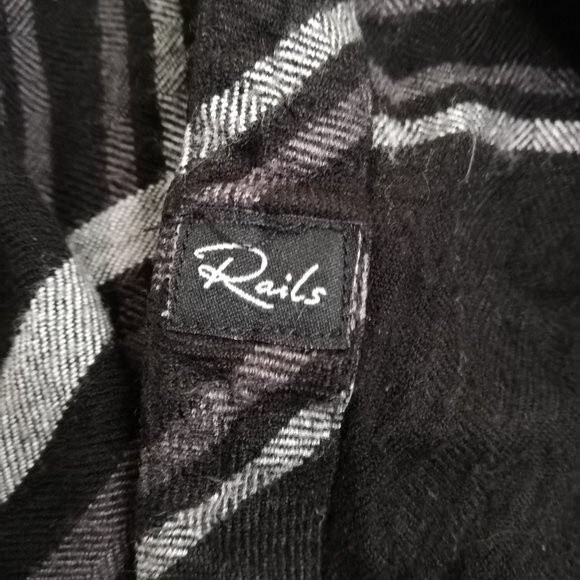 Rails Hunter Plaid Button Down Long Sleeve Shirt in Black Storm Size Medium - Picture 7 of 9